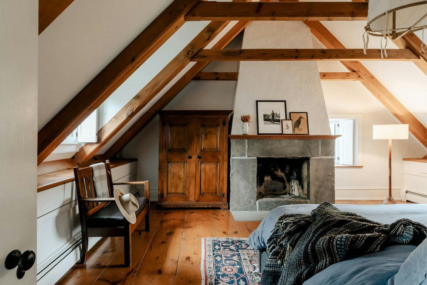 Chambre sous les poutres