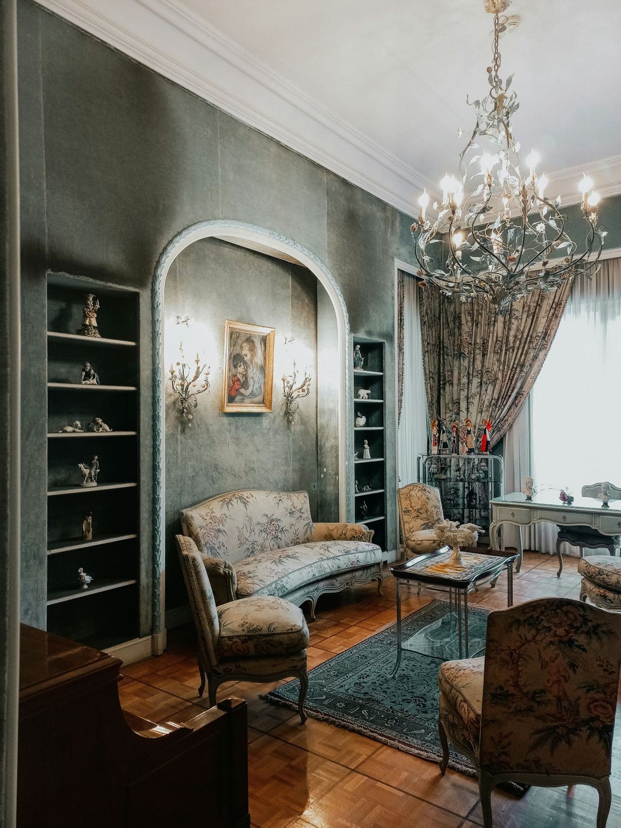 Salon et bibliothèque