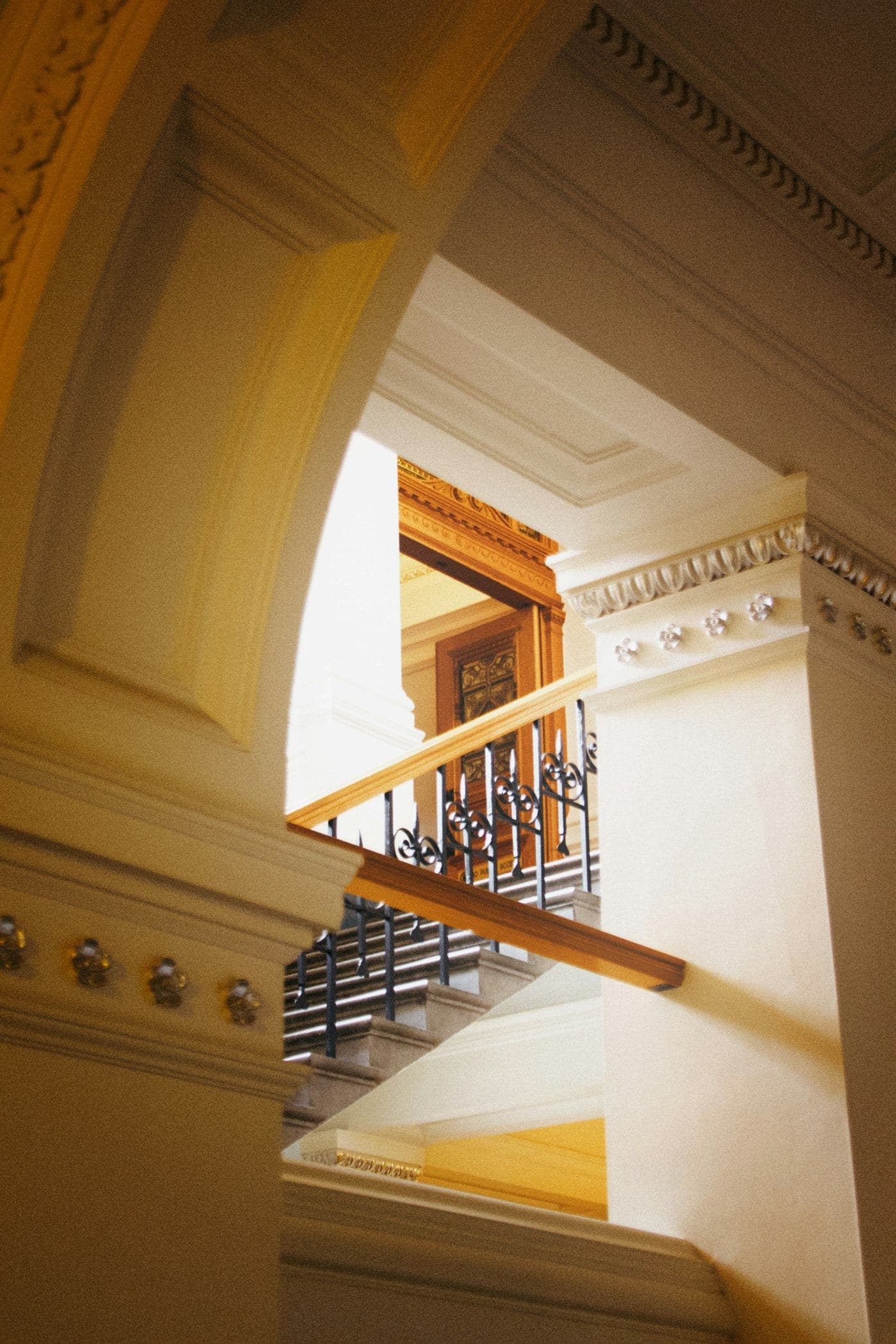 Cage d’escalier, rampe en fer forgé