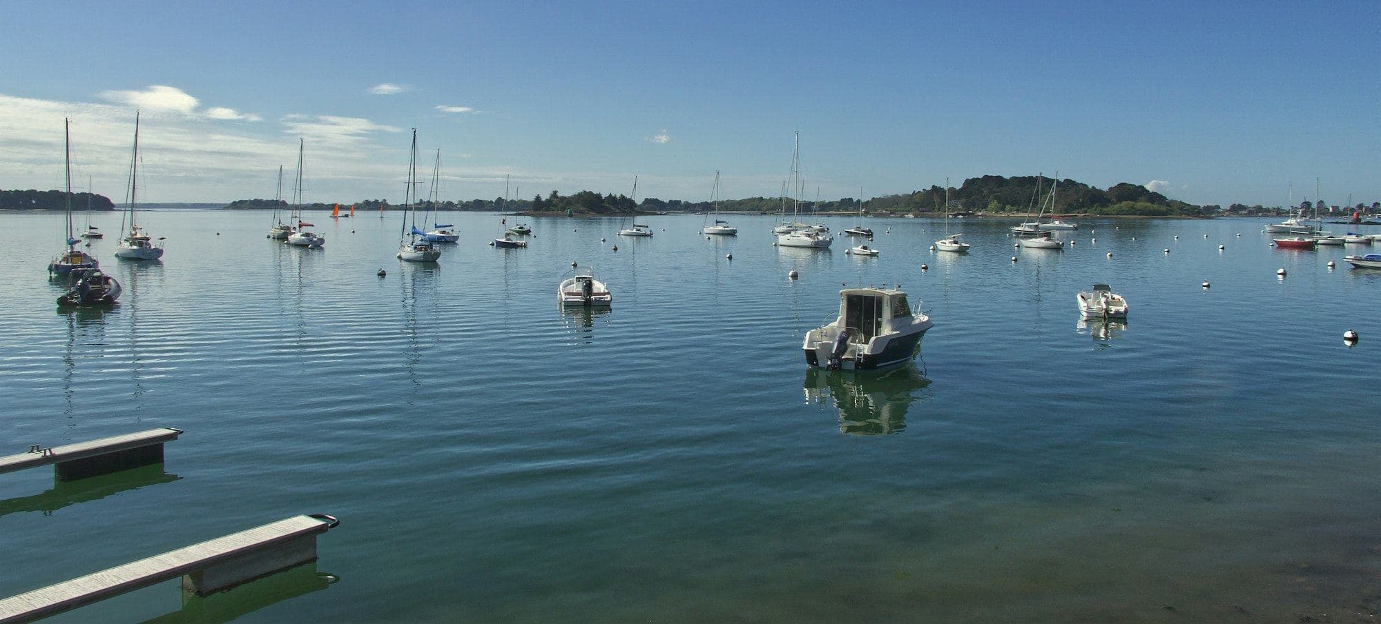 Bateaux au mouillage dans le golfe, devant Arradon