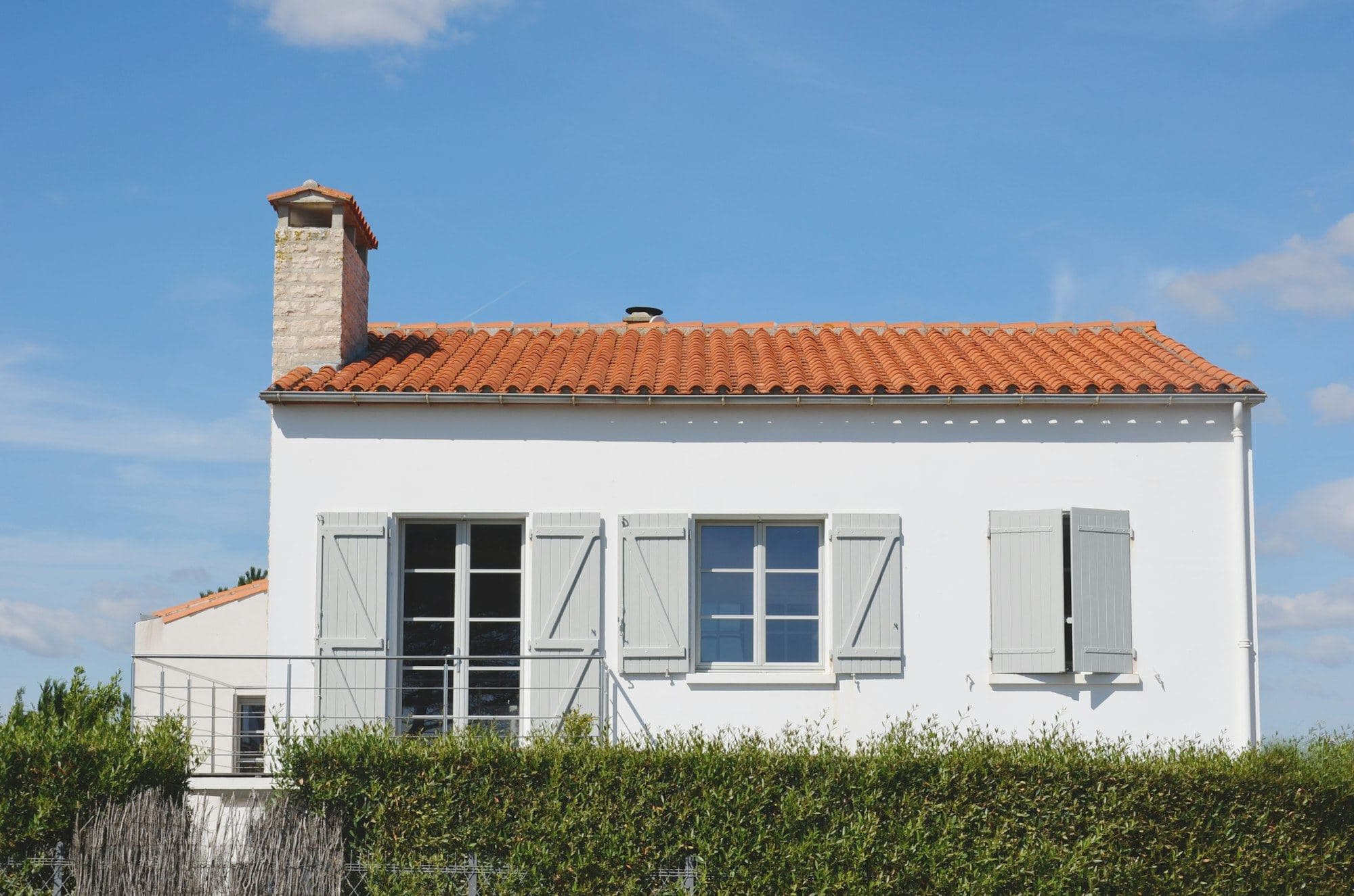 La maison derrière sa haie