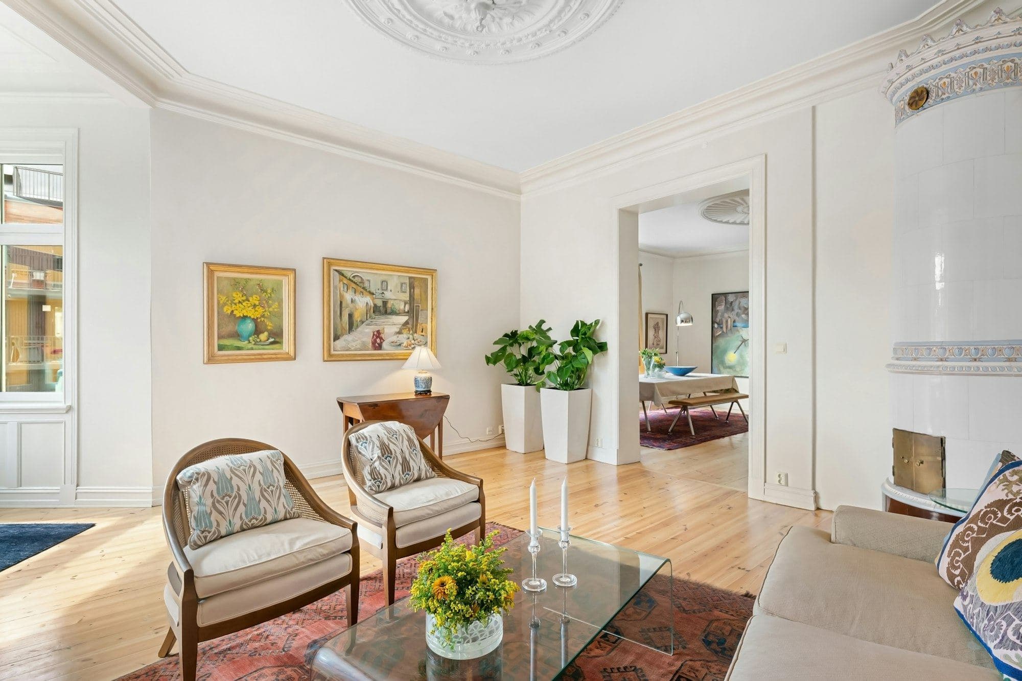 Séjour, parquet et moulures